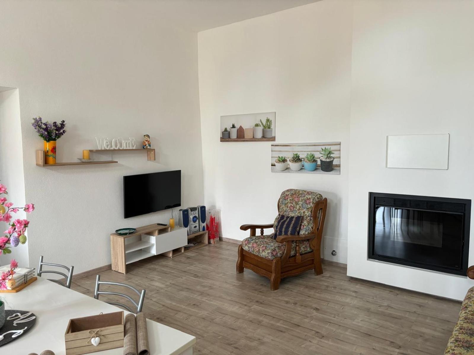 Al Castello Apartment Фьюмефреддо-Бруціо Екстер'єр фото